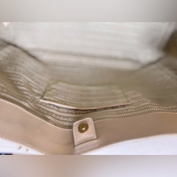AUTH 🩷 Prada Lux Galleria Saffiano leather tote in light beige - Picture 11 of 13